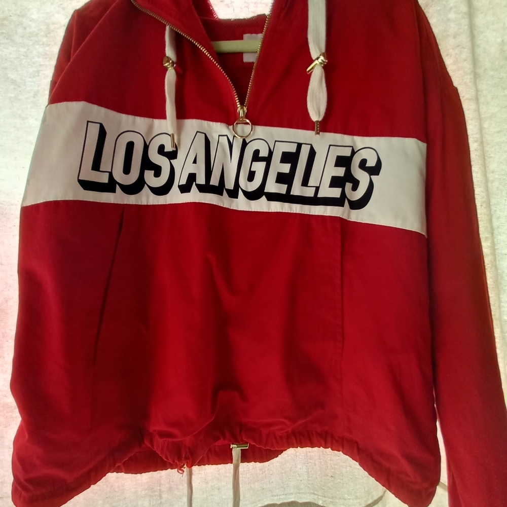 FOREVER 21 RED WHITE & BLACK QUARTER ZIP FRONT HOODIE WITH LOS ANGELES GRAPHIC